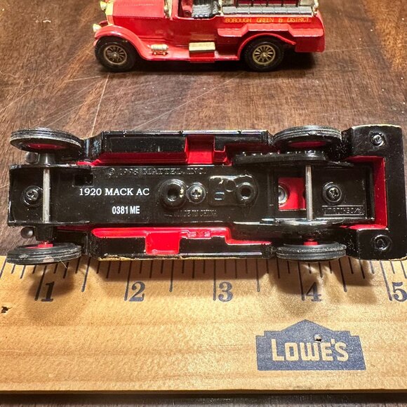 Two Vintage Lesney Matchbox Fire Trucks - Picture 8 of 10